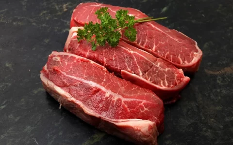 板腱牛排：牛排中的“百变大咖”，肩胛肉中的Super Star